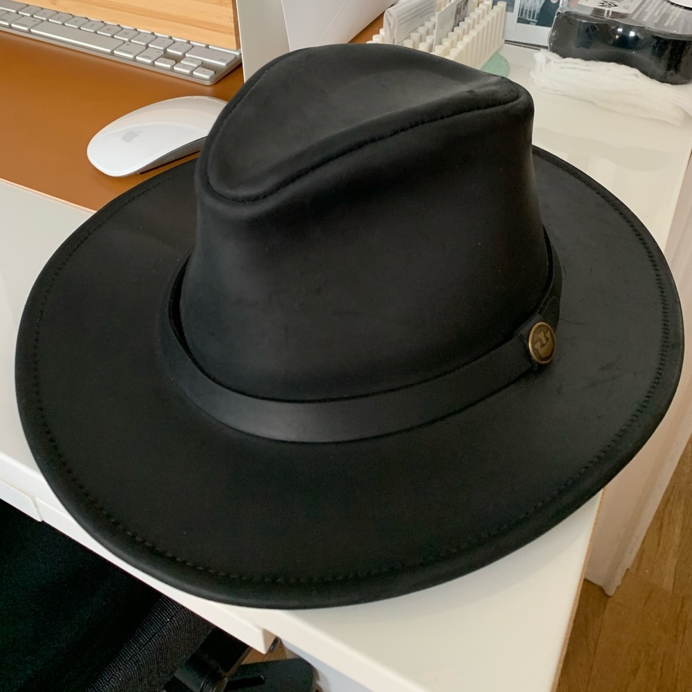 Goorin brothers black leather hat (unisex)